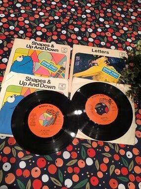 ♥️5/25$ Sesame Street 'Letters' & 'Shapes & Up And Down' records